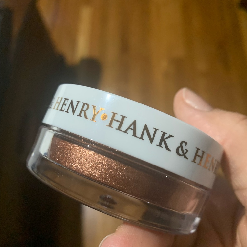 Hank and Henry Honey Bunny lustre dew highlighter